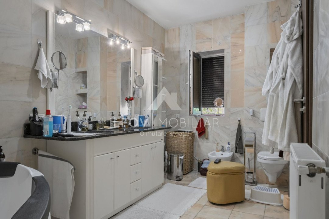 Otopeni central - vila single 387mp, lot generos 488mp, garaj, toate utilitatile