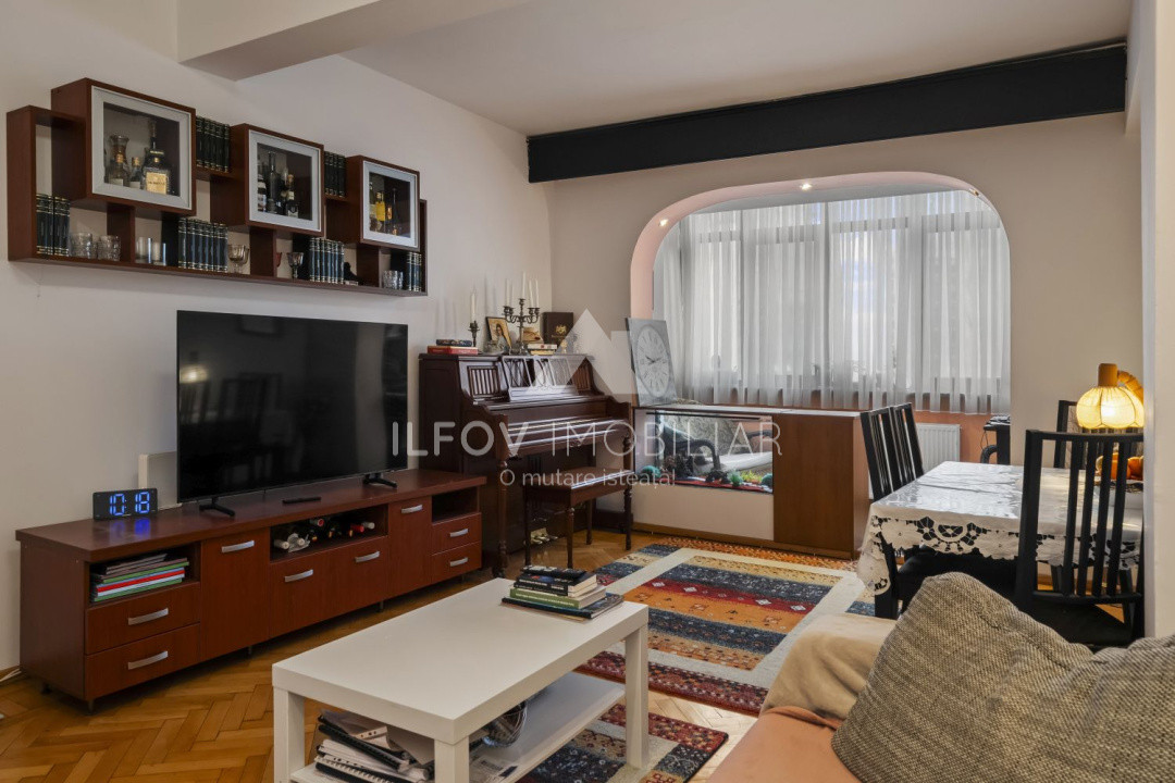 Apartament 3 camere Pța Romană, vedere spre parcul din spate, spațios decomandat