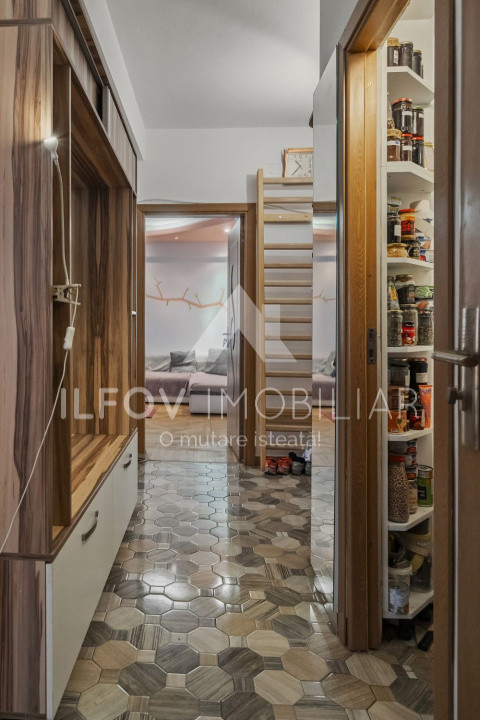 Apartament 3 camere Pța Romană, vedere spre parcul din spate, spațios decomandat