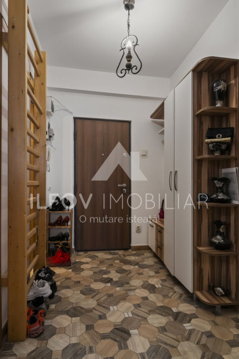 Apartament 3 camere Pța Romană, vedere spre parcul din spate, spațios decomandat