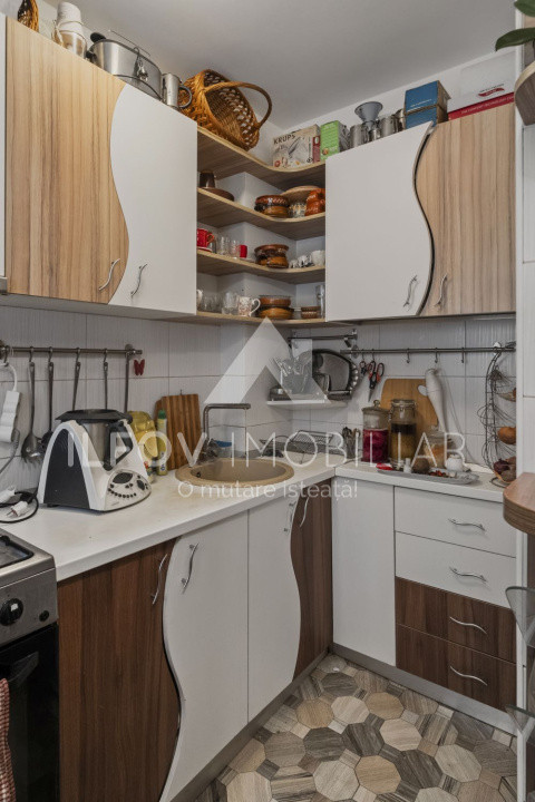 Apartament 3 camere Pța Romană, vedere spre parcul din spate, spațios decomandat