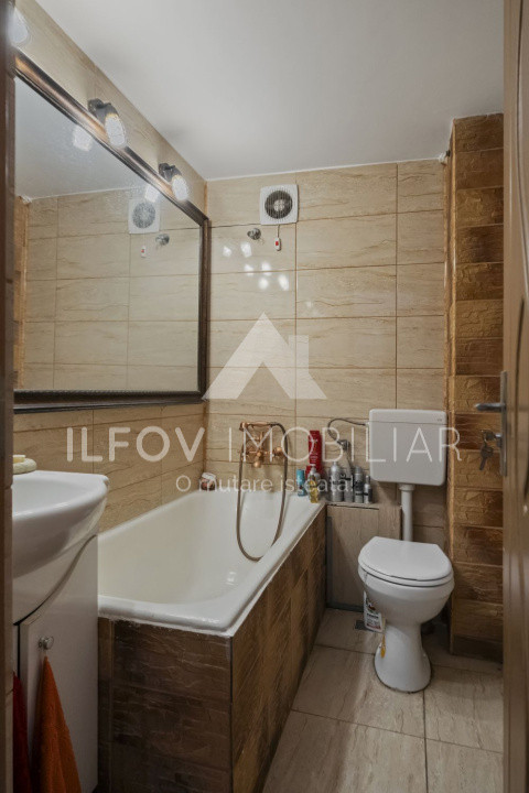 Apartament 3 camere Pța Romană, vedere spre parcul din spate, spațios decomandat