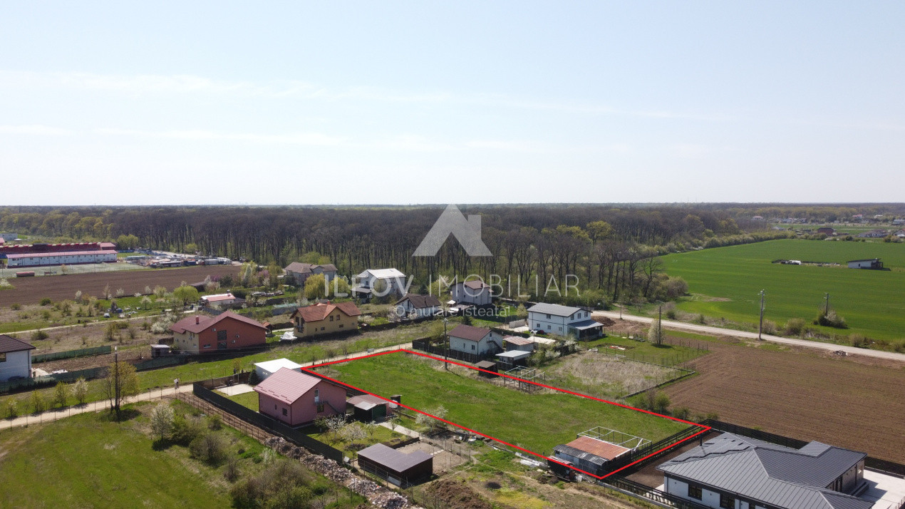 LOT TEREN 550 MP, DESCHIDERE 20.62ML, LÂNGĂ PĂDURE, TOATE UTILITĂȚILE