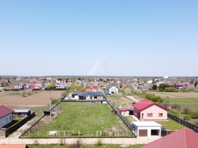 LOT TEREN 550 MP, DESCHIDERE 20.62ML, LÂNGĂ PĂDURE, TOATE UTILITĂȚILE