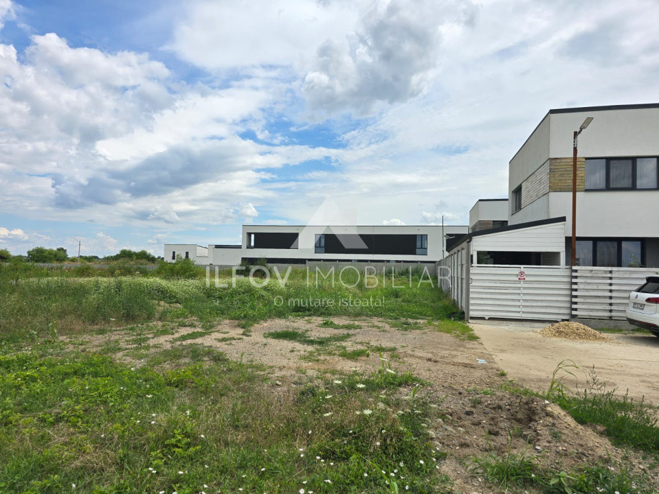 Lot teren casa Tunari 743mp